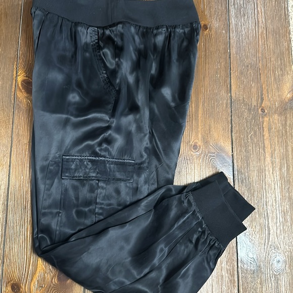 Ellie Tahari Washed Satin Cargo Joggers - Picture 3 of 12